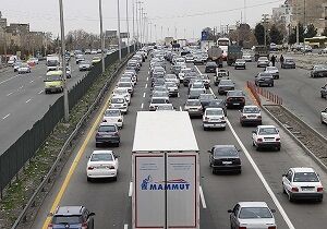 ترافیک نیمه سنگین در آزادراه تهران-کرج

