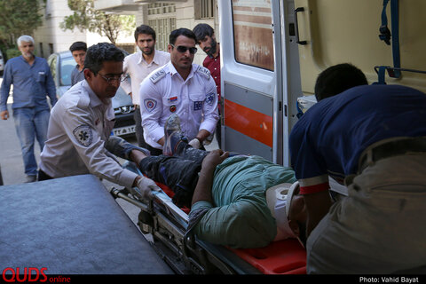 سقوط دو کارگر ساختمانی  از داربست در مشهد