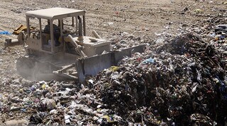 نحوه دفن زباله های اردستان نامناسب است