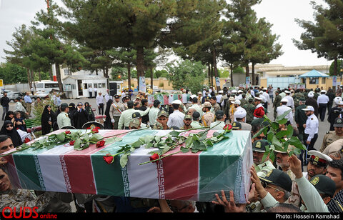 ورود پیکر هفت شهید دفاع مقدس به فرودگاه مشهد