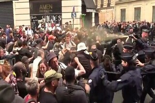 پرکاری پلیس ضدشورش در روز ملی فرانسه