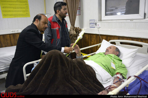 عیادت خدام آستان قدس رضوی از بیماران بیمارستان بنت الهدی و پاستور