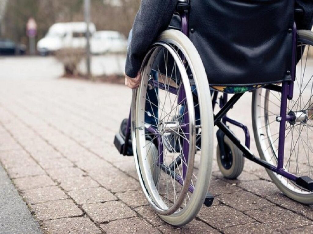 عدم رعایت شاخص‌های مناسب‌سازی برای تردد معلولان مجازات دارد