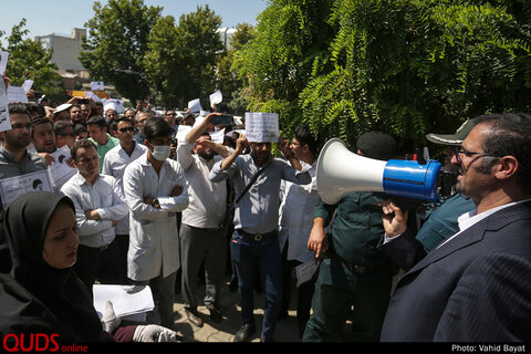 تجمع پرستاران در مقابل استانداری خراسان رضوی