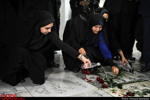 عطر افشانی مزار شهدا در سالروز شهادت شهید صارمی و روز خبرنگار