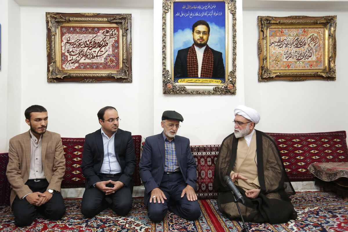 دیدار تولیت آستان قدس رضوی با خانواده‌ شهیدان منا حسینی و حاجی حسنی