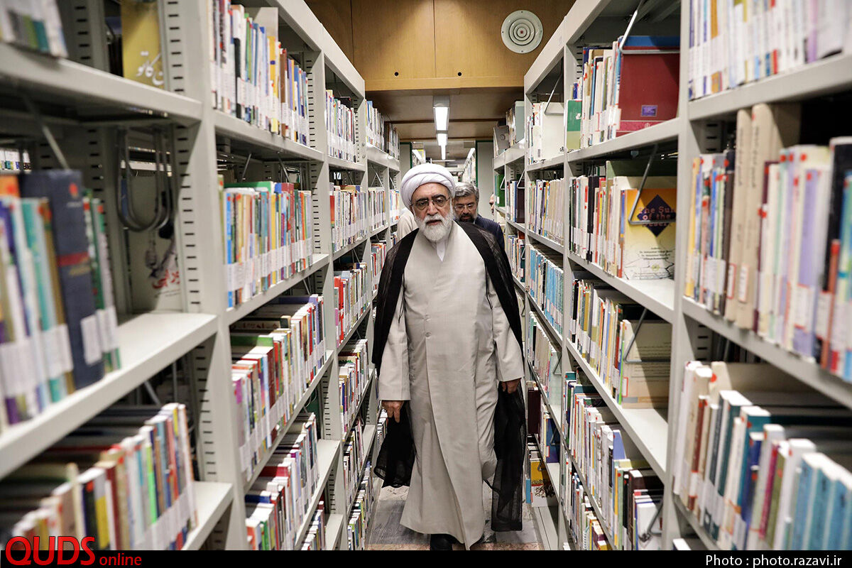 بازدید تولیت آستان قدس رضوی از کتابخانه مرکزی