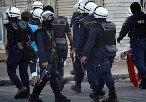 نیروهای امنیتی بحرین نمادهای عاشورایی را پایین کشیدند
