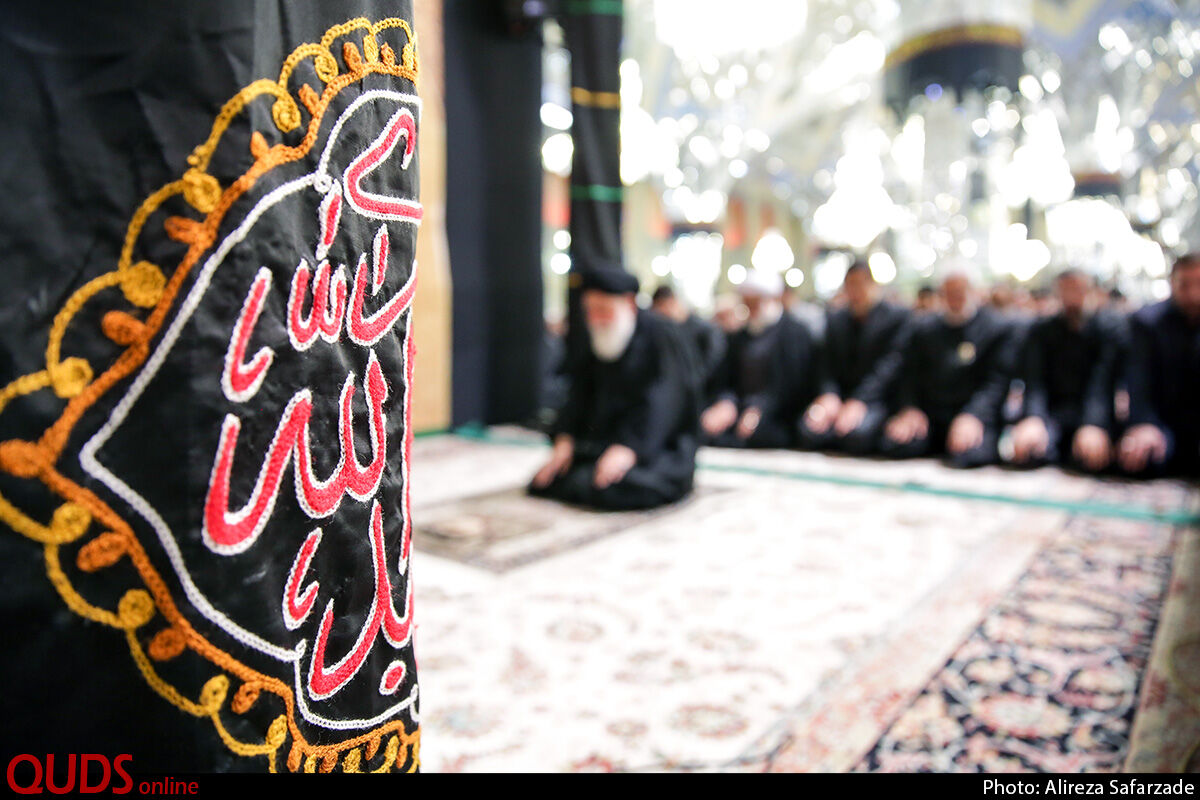 عزاداران حسینی در مشهد نماز ظهر عاشورا را به جماعت اقامه کردند