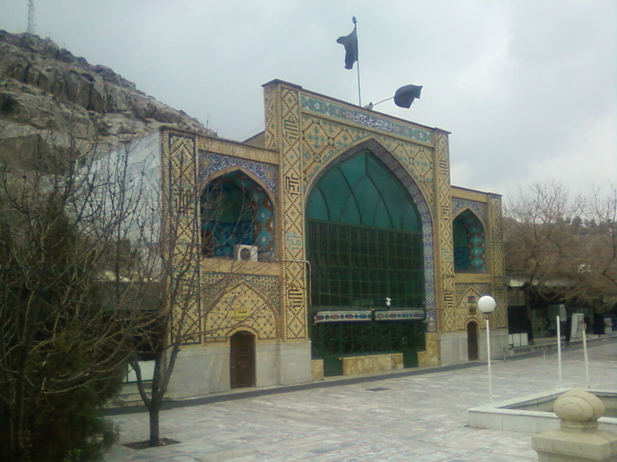 زیارت مزار بزرگان دین و فرهنگ در اطراف مشهد