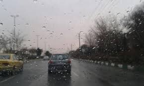 رانندگان سرعت مطمئنه را در روزهای بارانی رعایت کنند