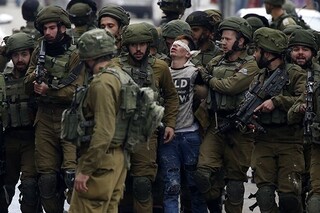 یورش اشغالگران به مناطق مختلف کرانه باختری؛ ده‌ها فلسطینی بازداشت شدند