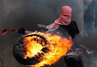 درگیری جوانان فلسطینی با اشغالگران صهیونیست در بیت‌الحم / فیلم