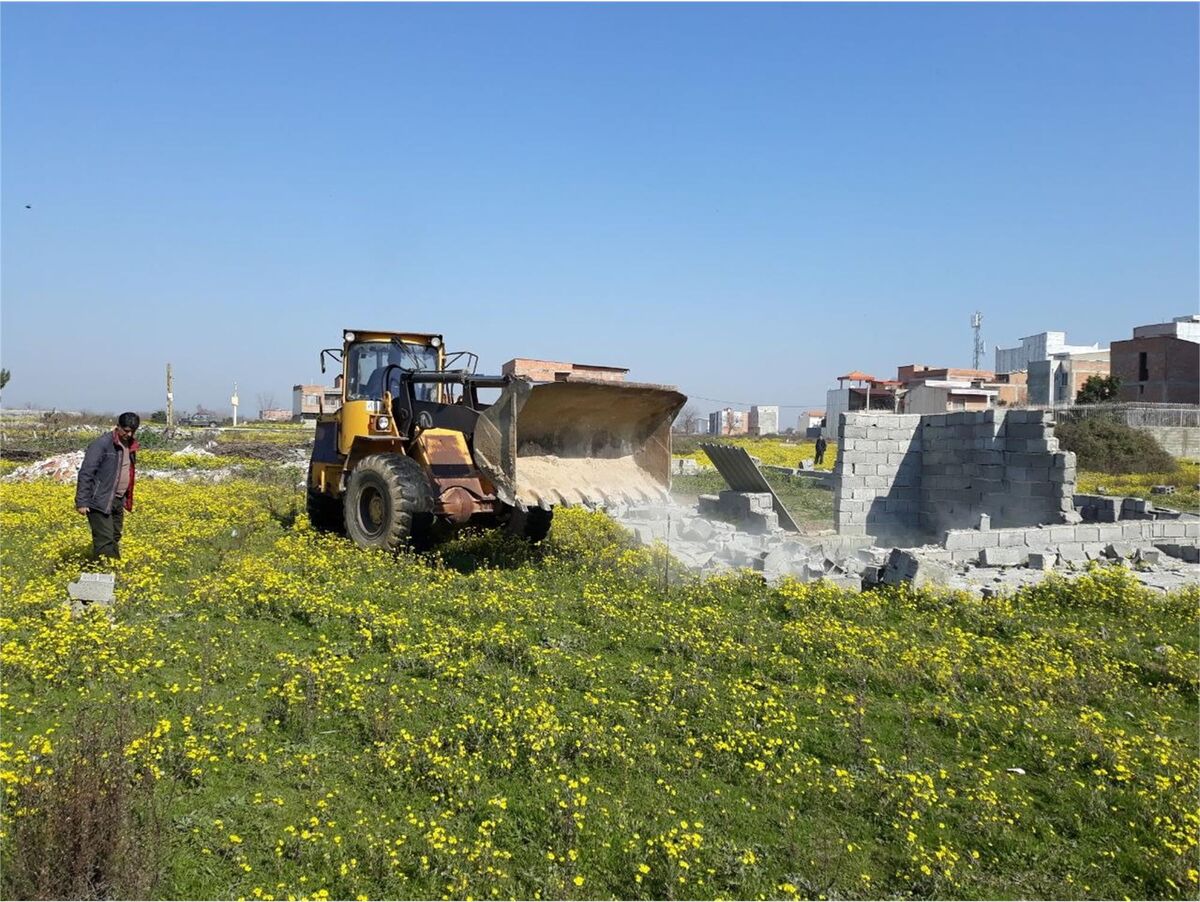 تخریب ۱۴ بنای غیرمجاز در اراضی کشاورزی کرج