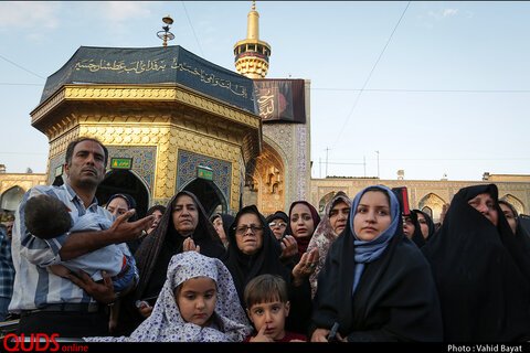 آیین بدرقه خادمان و زائران اربعین حسینی در حرم مطهر رضوی