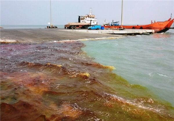 لکه های نفتی جزیره خارک پاکسازی شده است 