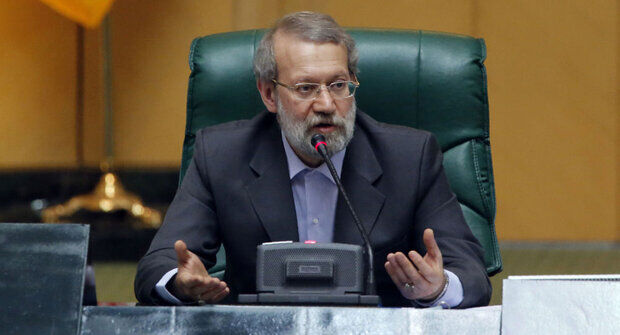 لاریجانی: عدم حضور وزرا در جلسه غیرعلنی مجلس بی‌ادبی بود