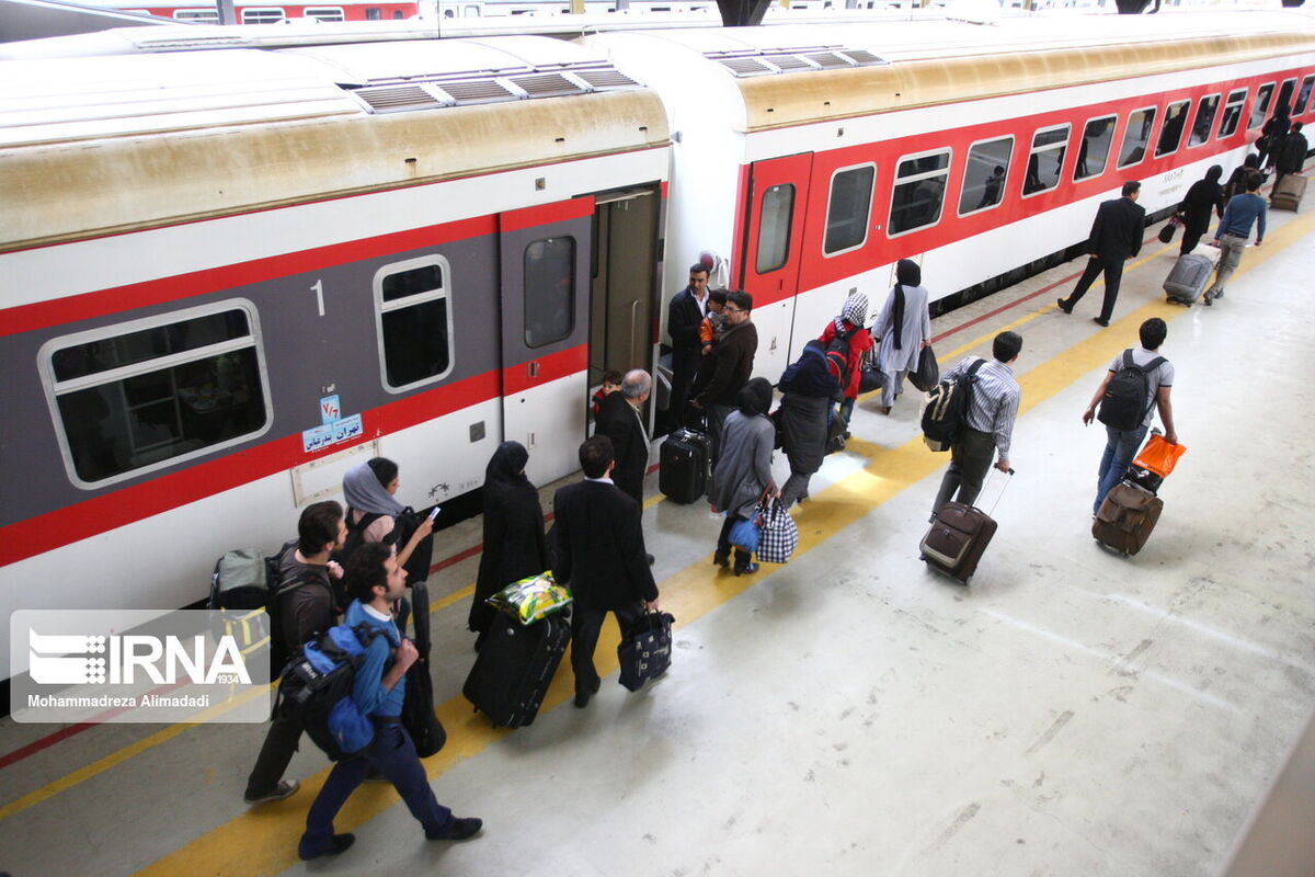 نخستین قطار ویژه اربعین مشهد را به مقصد کرمانشاه ترک کرد
