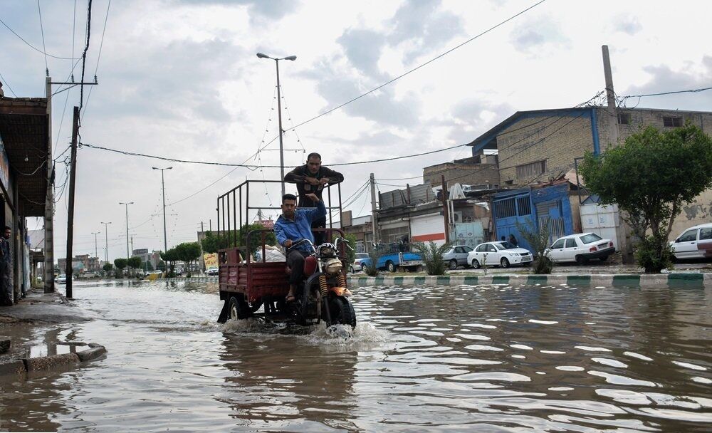 شرایط نامساعد جوی مدارس گناوه را به تعطیلی کشاند