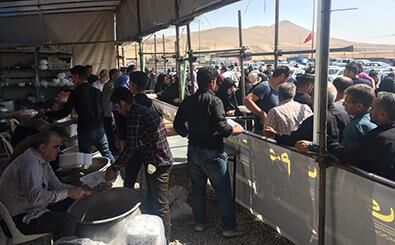 پخت و توزیع روزانه ۱۲ هزار پرس غذا در موکب مرز مهران