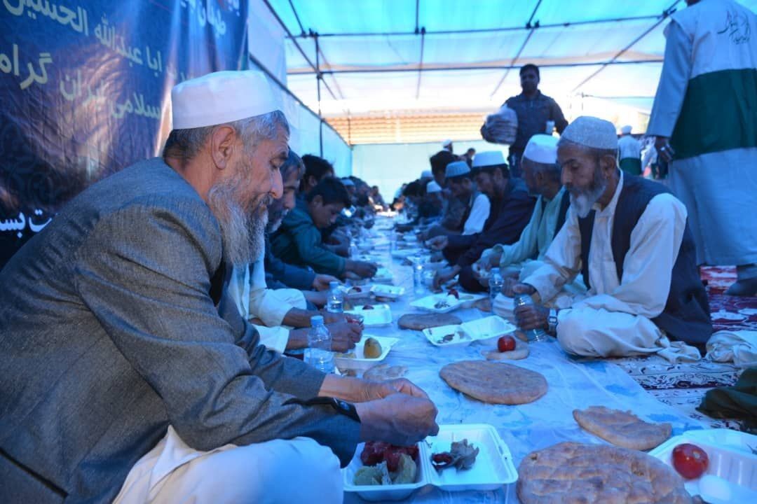 خدمت‌رسانی به ۳۰ هزار زائر افغانستانی در مرز دوغارون با مشارکت آستان قدس رضوی 