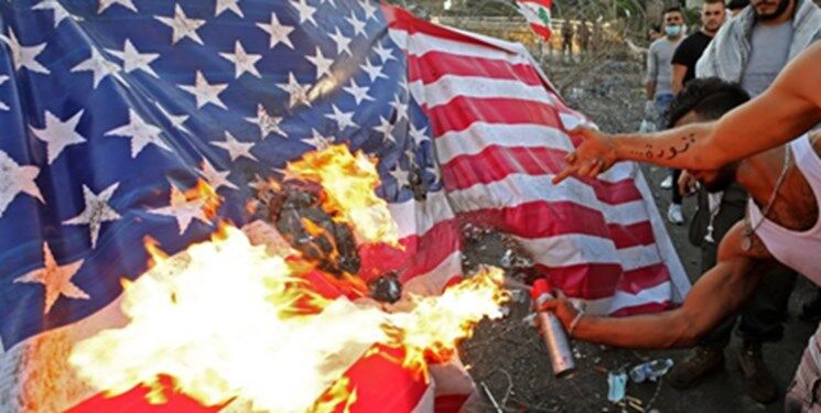 تظاهرات لبنان| پرچم فلسطین، برافراشته و پرچم آمریکا آتش زده شد

