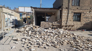 کمک ۱۰۰ دلاری به خانواده های زلزله‌زده کرمانشاه