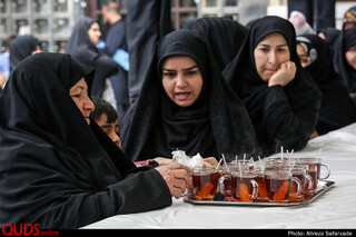 سلفی با چای حضرتی / روایتی از صف خانم‌ها در چایخانه حرم رضوی
