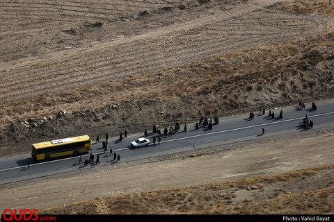 تصاویر هوایی زائرین پیاده در جاده های منتی به مشهد