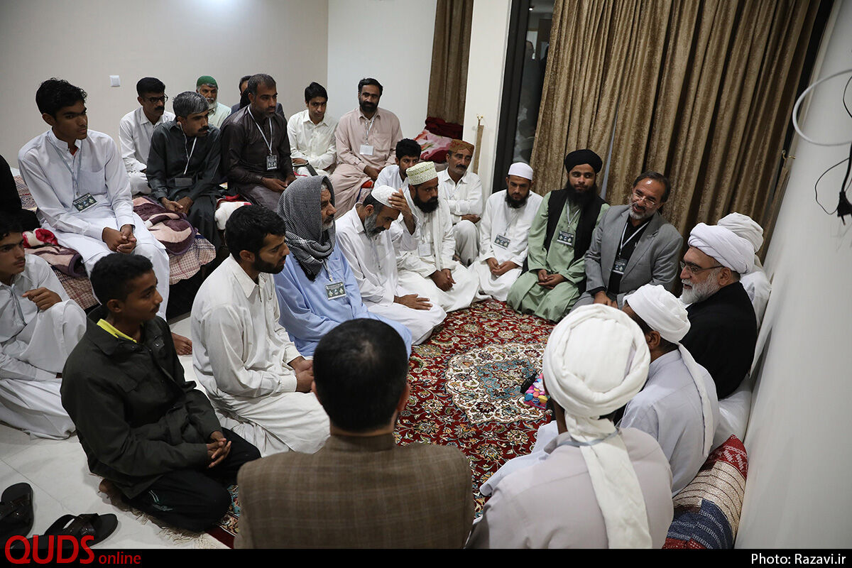 بازدید تولیت آستان قدس رضوی از محل اسکان زائران پاکستانی و اهل سنت