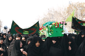 برگزاری مراسم سوگواری زنان نوغان در مشهد 