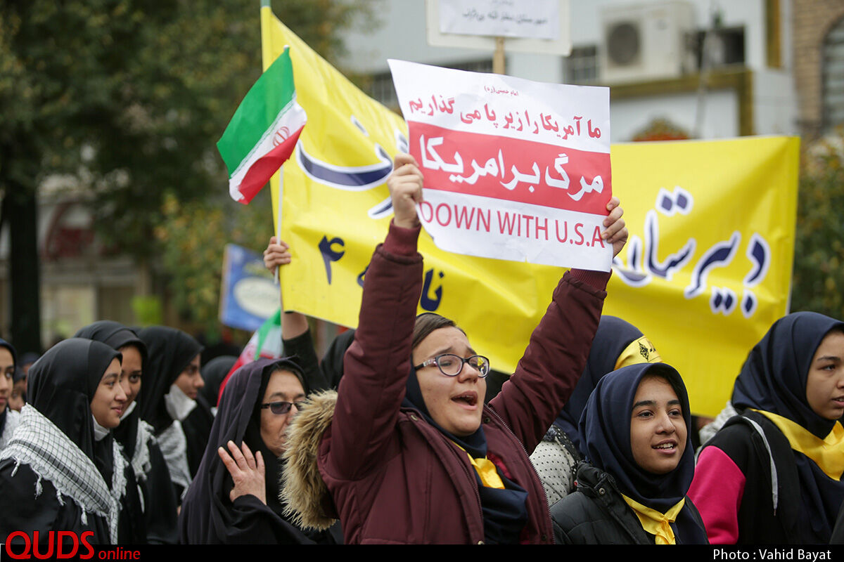 لبیک مردم ایران به ندای رهبر انقلاب/دانش آموزان استکبار ستیزی را به نمایش گذاشتند 