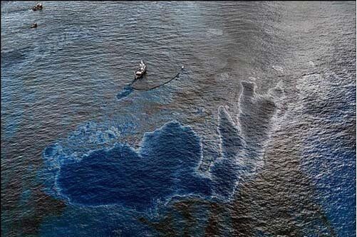 مشاهده لکه بزرگ نفتی در نزدیکی جزیره کیش