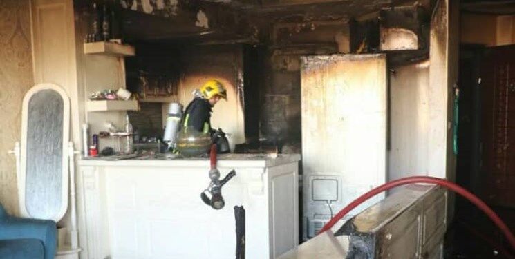 مهار آتش‌سوزی برج مسکونی در بلوار آموزگار مشهد و نجات ۴۰ نفر از ساکنین