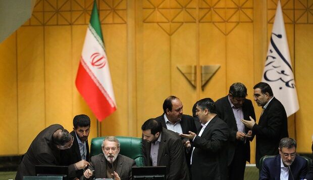 اعتراضات بنزینی نمایندگان به لاریجانی/ چرا نظر مجلس لحاظ نشد