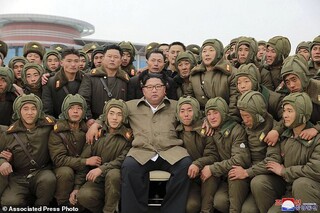 رهبر کره شمالی متعهد شد که "ارتشی شکست‌ناپذیر" ایجاد کند