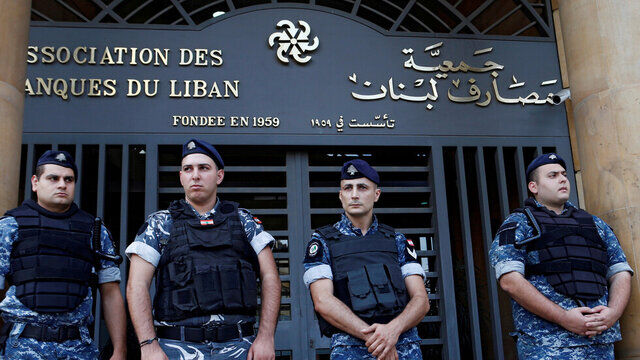 شروع به کار بانک‌های لبنان از امروز/ فراخوان برای محاصره پارلمان برای ممانعت از تشکیل جلسه آن
