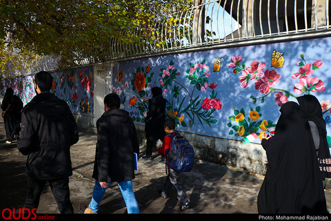 پیاده روی خانوادگی در مشهد