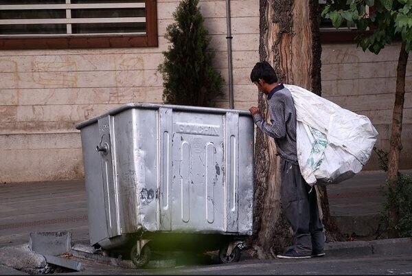 پلمب ۵ کارگاه غیرمجاز جمع‌آوری زباله در بوشهر با حکم قضایی 