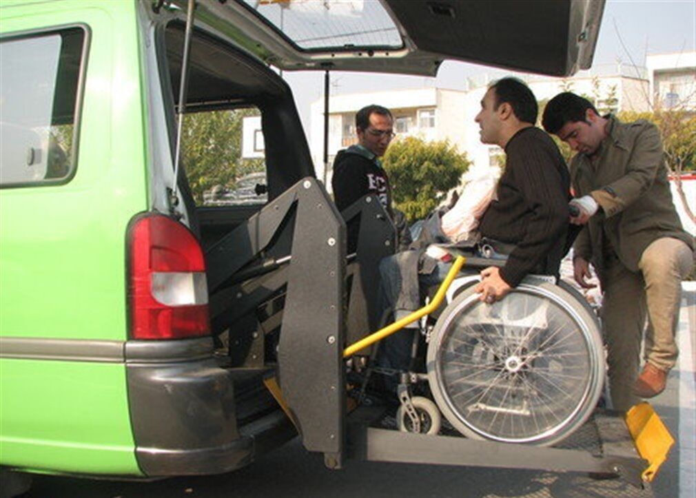 رونمایی از ۵۳ دستگاه تاکسی و ون ویژه معلولان در مشهد 