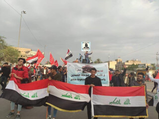 تظاهرات پرشور عراقی‌ها در حمایت از مرجعیت دینی در بغداد+تصاویر
