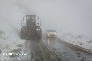 مسدود شدن برخی جاده‌های کشور به دلیل بارش برف و کولاک شدید