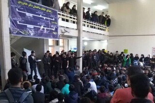 تجمع دانشجویان پردیس دانشگاه شهید بهشتی در اعتراض به مصوبه جدید این دانشگاه