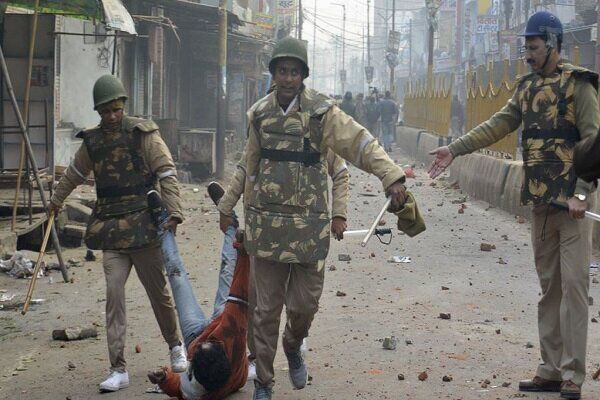 ادامه اعتراضات در هند/ ۳۵۰ نفر در دهلی بازداشت شدند