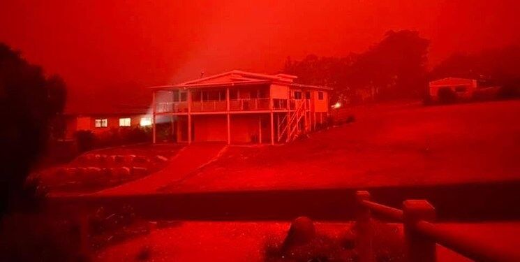 آتش چهار هزار نفر را در یک شهر ساحلی استرالیا محاصره شدند
