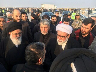 استقبال تولیت آستان قدس رضوی از سردار دلها در فرودگاه هاشمی نژاد مشهد