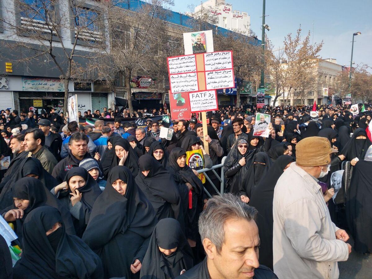 مردم مشهد همچنان در حال پیوستن به صف میلیونی تشییع شهیدان  مقاومت