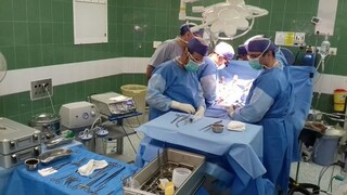 عمل تعویض مفصل زانو در بیمارستان حضرت زهرا(س) فریمان با موفقیت انجام شد