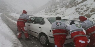 ۴۰ مسافر در جاده سرخس گرفتار برف شدند/ اسکان مسافران در شهر مزداوند