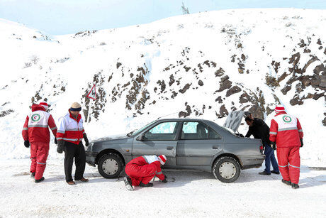 امدادرسانی به ۲۳۵ مسافر گرفتار در برف و کولاک سبزوار/ بسته شدن سه راه ارتباطی در خوشاب